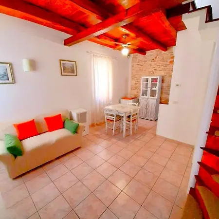 Cielo Terra Luna, In Centro A