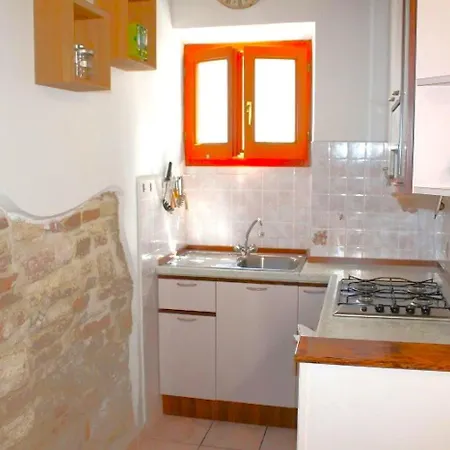 Cielo Terra Luna, In Centro A