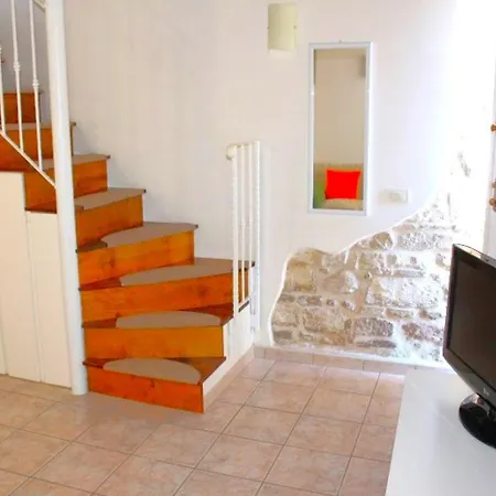 Cielo Terra Luna, In Centro A